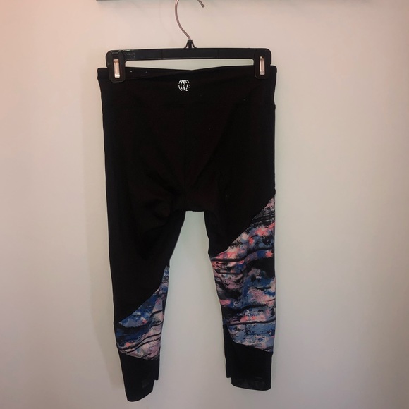 Black and Patterned Cropped Leggings - Picture 2 of 2